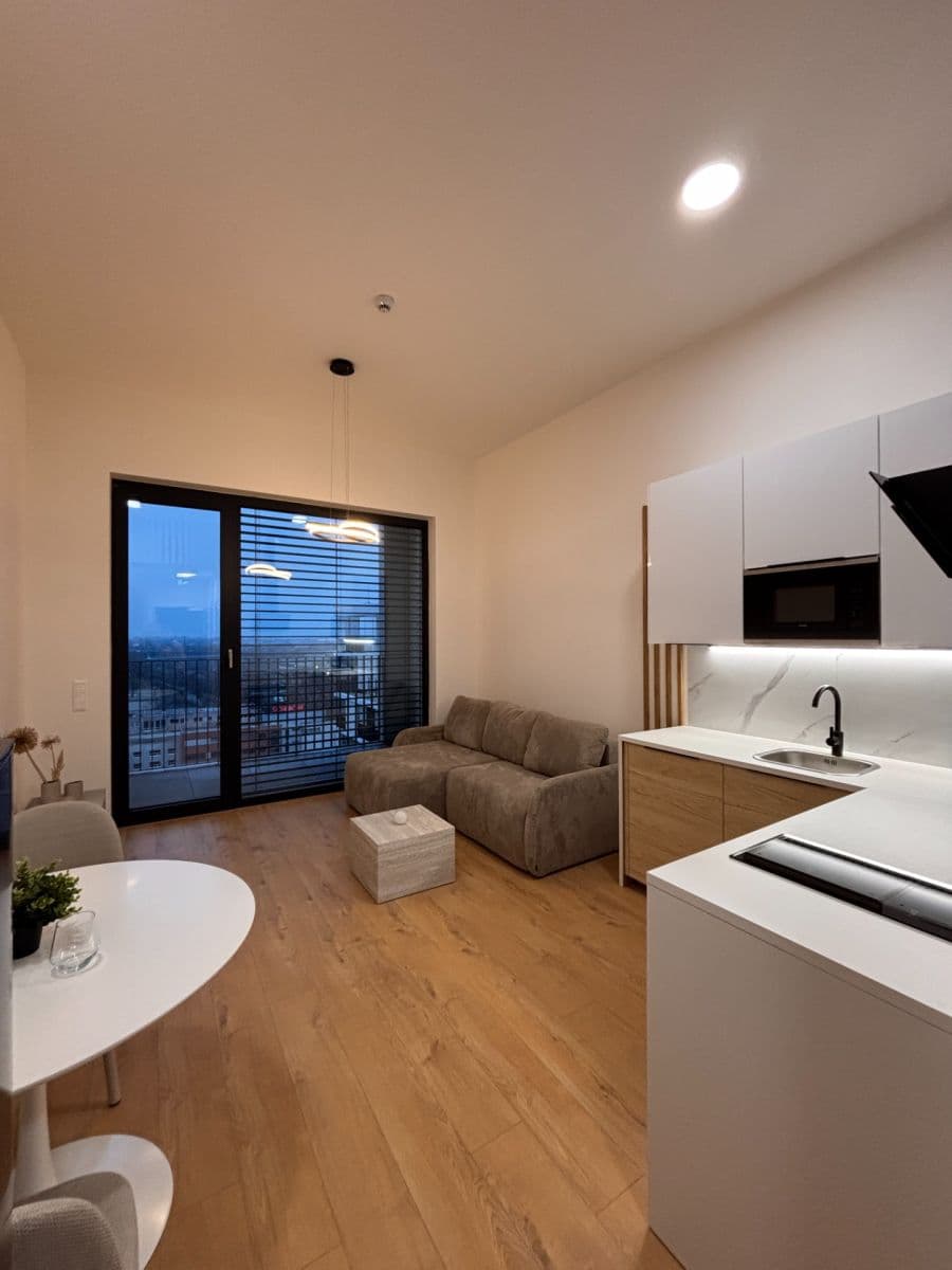 Prenájom bytu 1-izbový 35 m², Plynárenská, Ružinov, Bratislavský kraj Prenájom bytu 1-izbový 35 m², Plynárenská, Ružinov, Bratislavský kraj