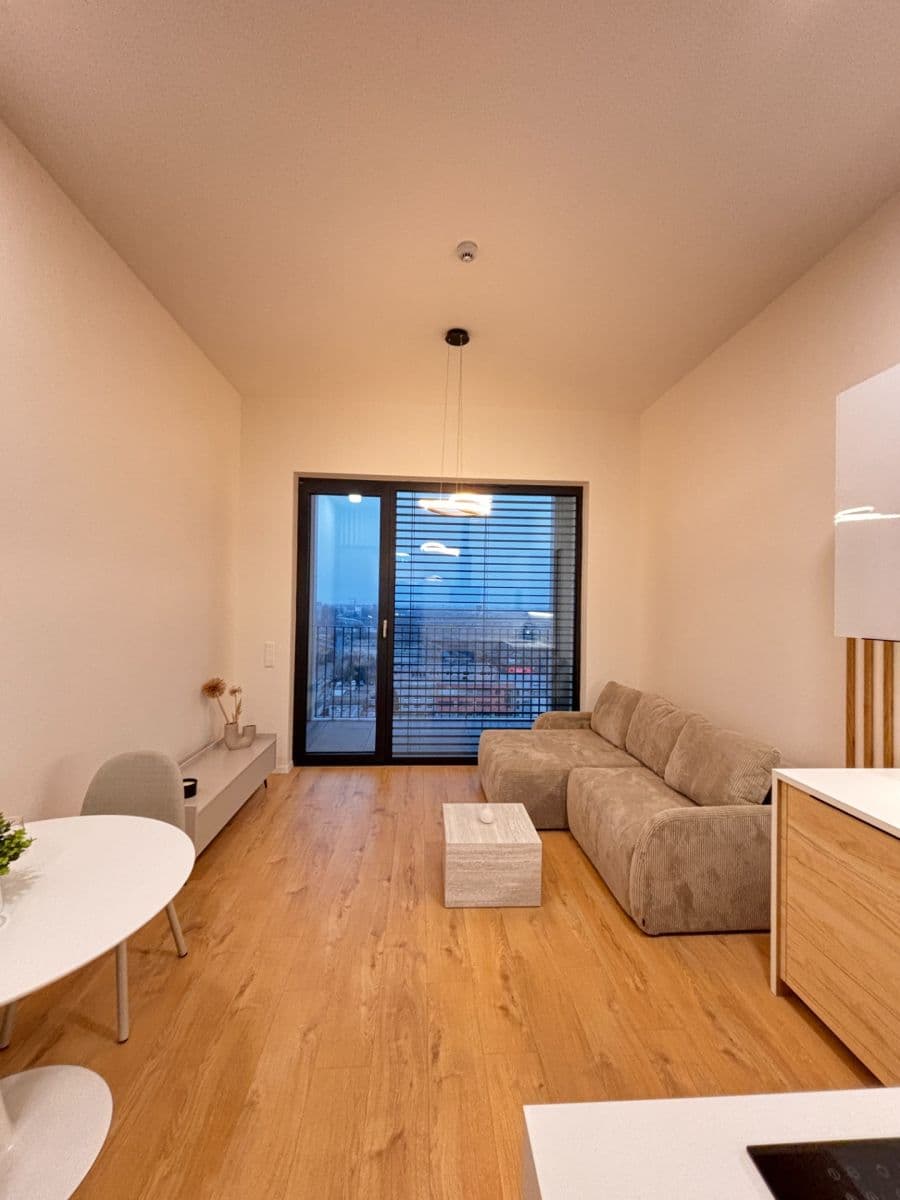 Prenájom bytu 1-izbový 35 m², Plynárenská, Ružinov, Bratislavský kraj Prenájom bytu 1-izbový 35 m², Plynárenská, Ružinov, Bratislavský kraj