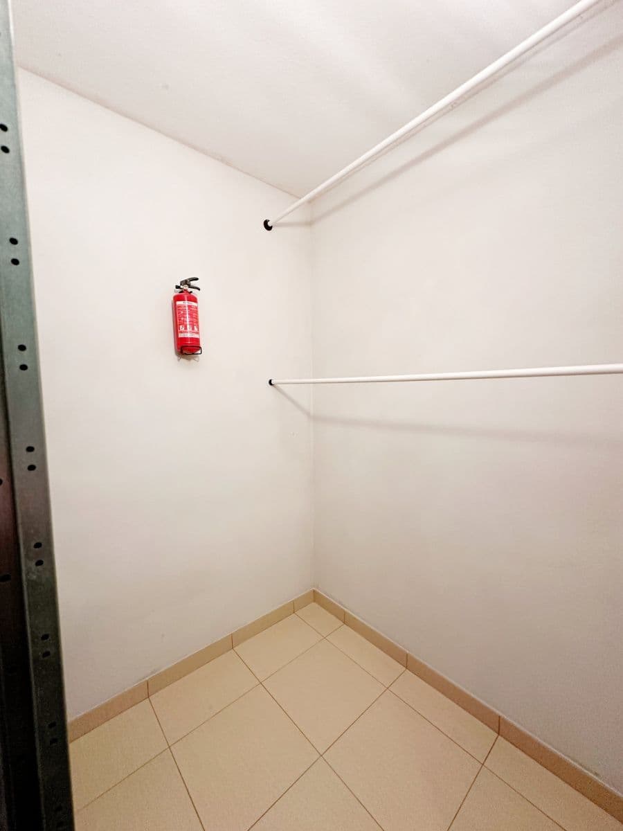 Prenájom bytu 2-izbový 49 m², náměstí Osvoboditelů, Praha, Praha Prenájom bytu 2-izbový 49 m², náměstí Osvoboditelů, Praha, Praha