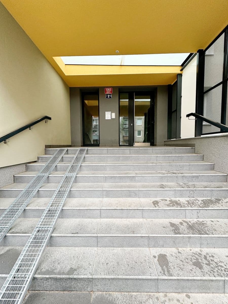 Prenájom bytu 2-izbový 49 m², náměstí Osvoboditelů, Praha, Praha Prenájom bytu 2-izbový 49 m², náměstí Osvoboditelů, Praha, Praha