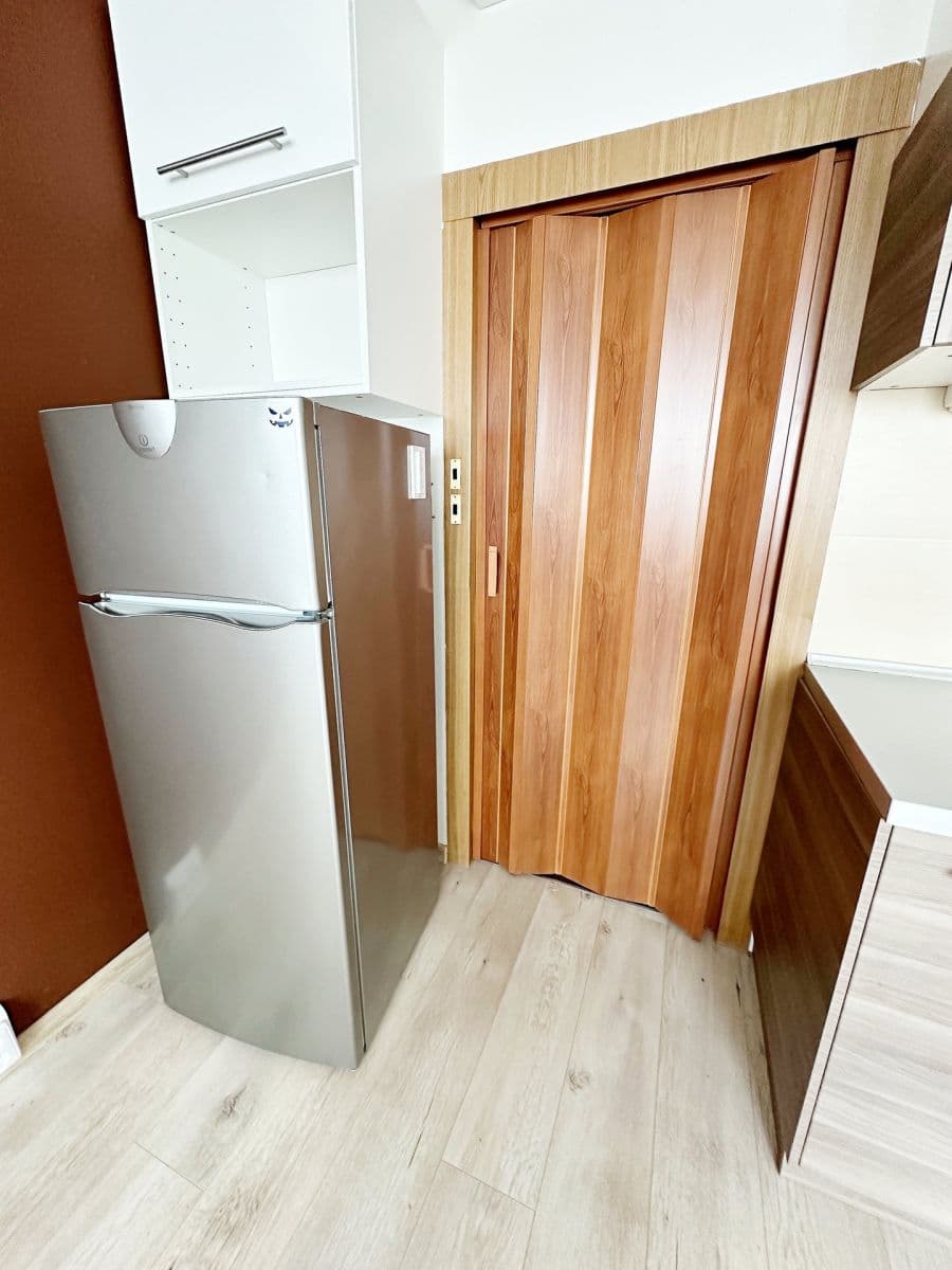 Prenájom bytu 2-izbový 49 m², náměstí Osvoboditelů, Praha, Praha Prenájom bytu 2-izbový 49 m², náměstí Osvoboditelů, Praha, Praha