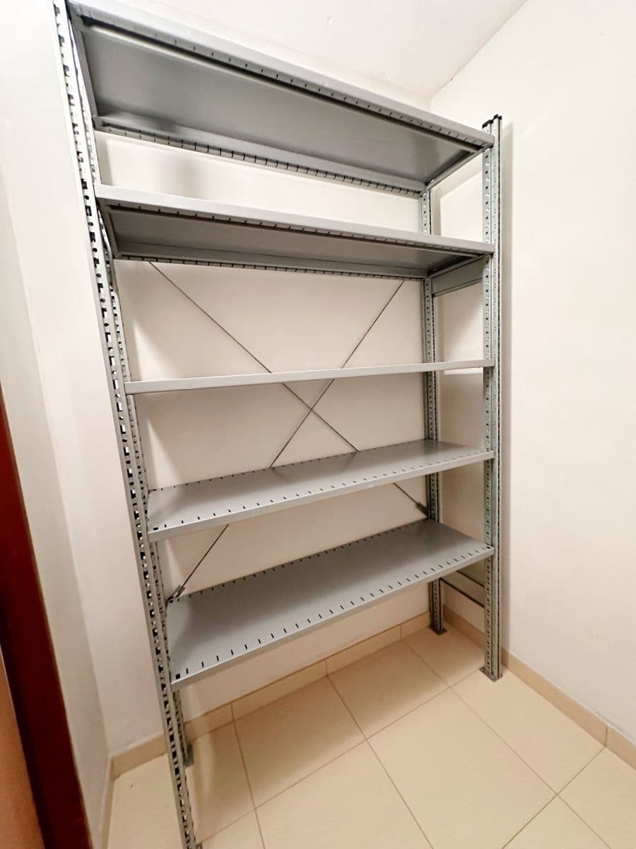 Prenájom bytu 2-izbový 49 m², náměstí Osvoboditelů, Praha, Praha Prenájom bytu 2-izbový 49 m², náměstí Osvoboditelů, Praha, Praha