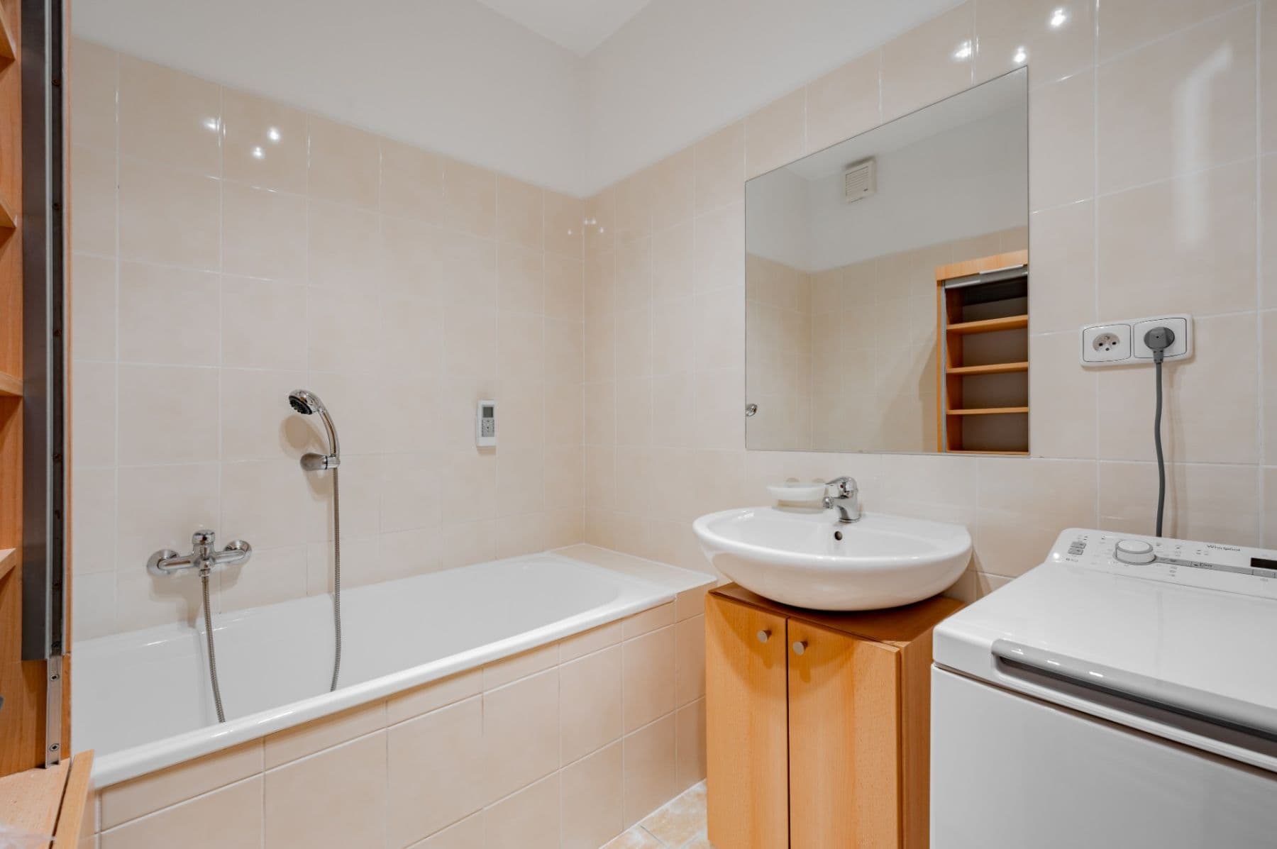 Prenájom bytu 2-izbový 67 m², Semická, Praha, Praha Prenájom bytu 2-izbový 67 m², Semická, Praha, Praha