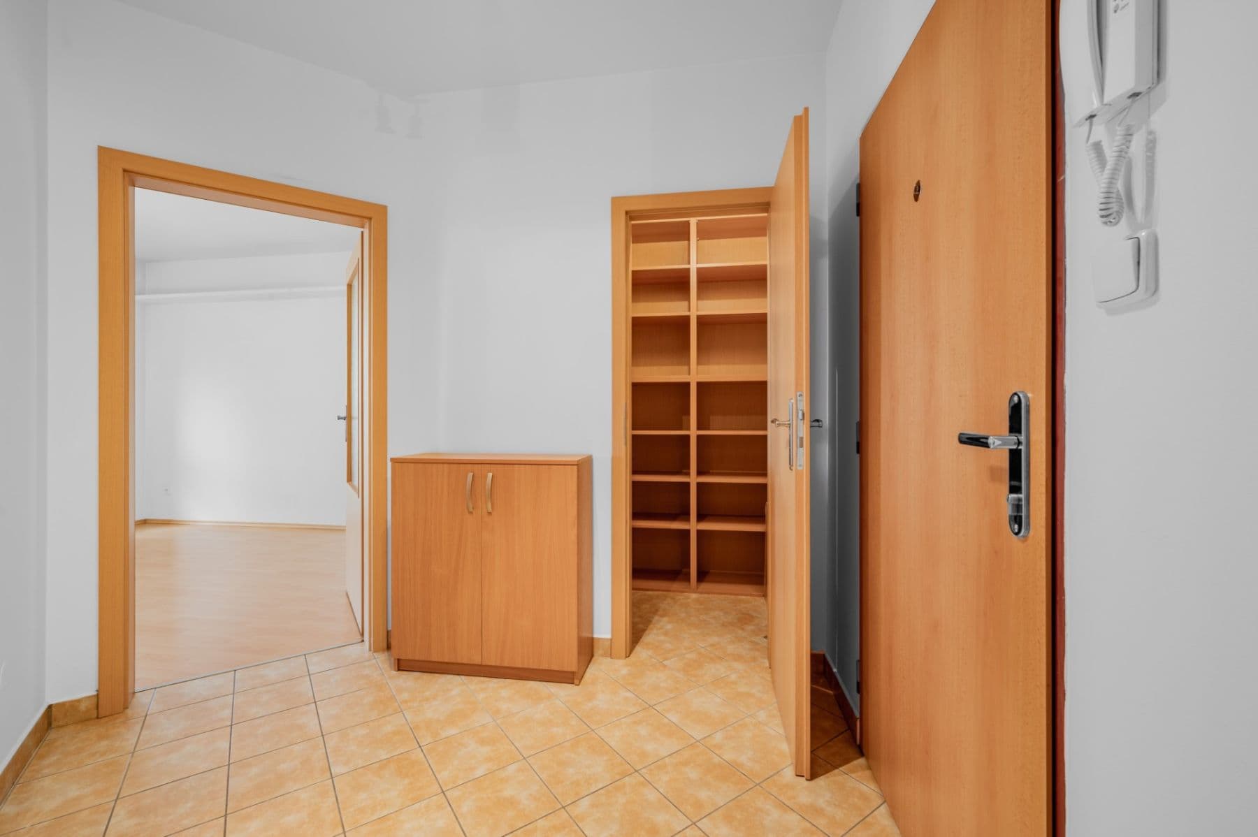 Prenájom bytu 2-izbový 67 m², Semická, Praha, Praha Prenájom bytu 2-izbový 67 m², Semická, Praha, Praha