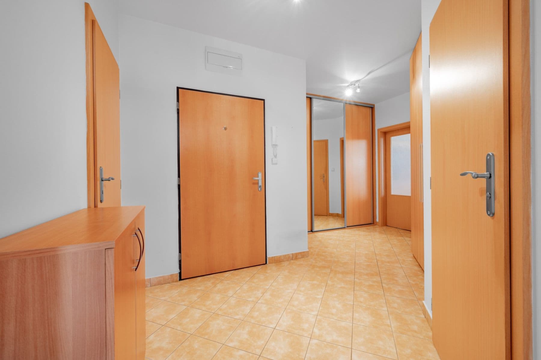 Prenájom bytu 2-izbový 67 m², Semická, Praha, Praha Prenájom bytu 2-izbový 67 m², Semická, Praha, Praha