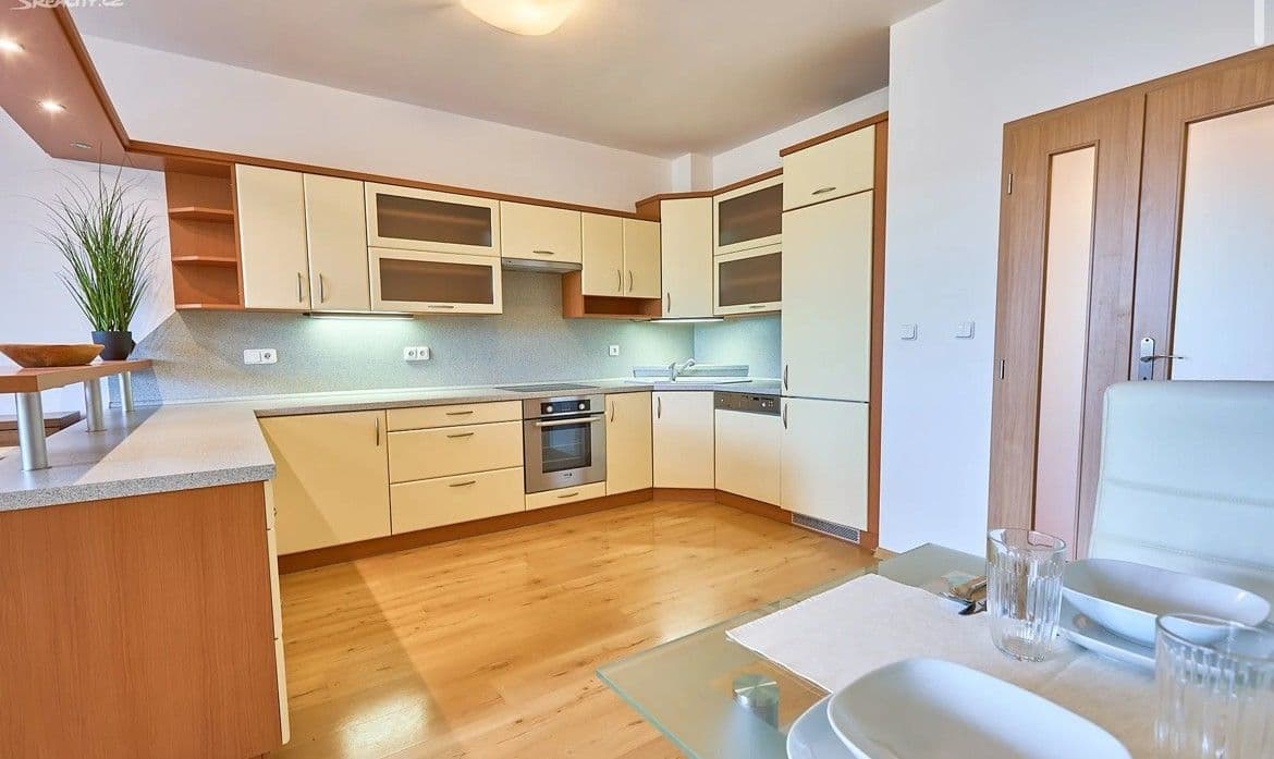 Prenájom bytu 3-izbový 116 m², Přízřenická, Modřice, Jihomoravský kraj Prenájom bytu 3-izbový 116 m², Přízřenická, Modřice, Jihomoravský kraj