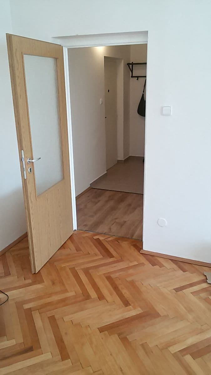 Prenájom bytu 1-izbový 38 m², Švermova, Beroun, Středočeský kraj Prenájom bytu 1-izbový 38 m², Švermova, Beroun, Středočeský kraj