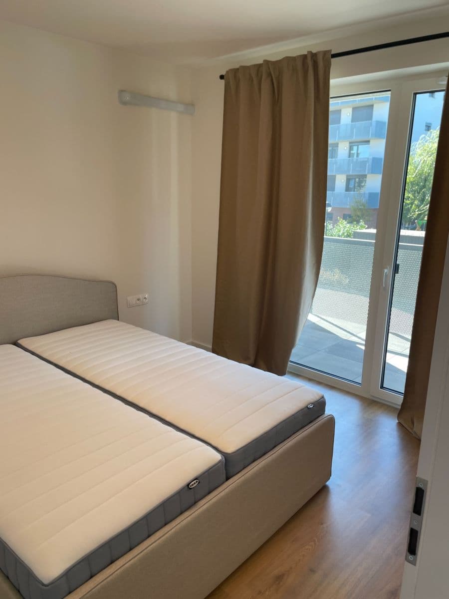 Prenájom bytu 2-izbový 55 m², Nové Mesto, Bratislavský kraj Prenájom bytu 2-izbový 55 m², Nové Mesto, Bratislavský kraj