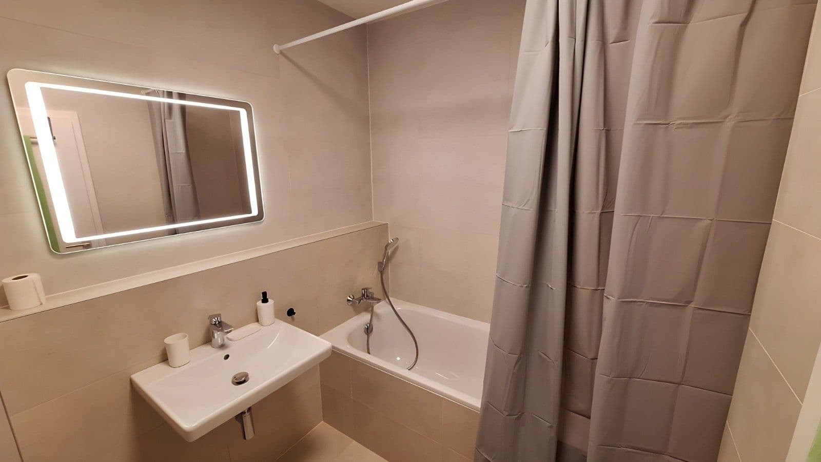 Prenájom bytu 2-izbový 55 m², Nové Mesto, Bratislavský kraj Prenájom bytu 2-izbový 55 m², Nové Mesto, Bratislavský kraj