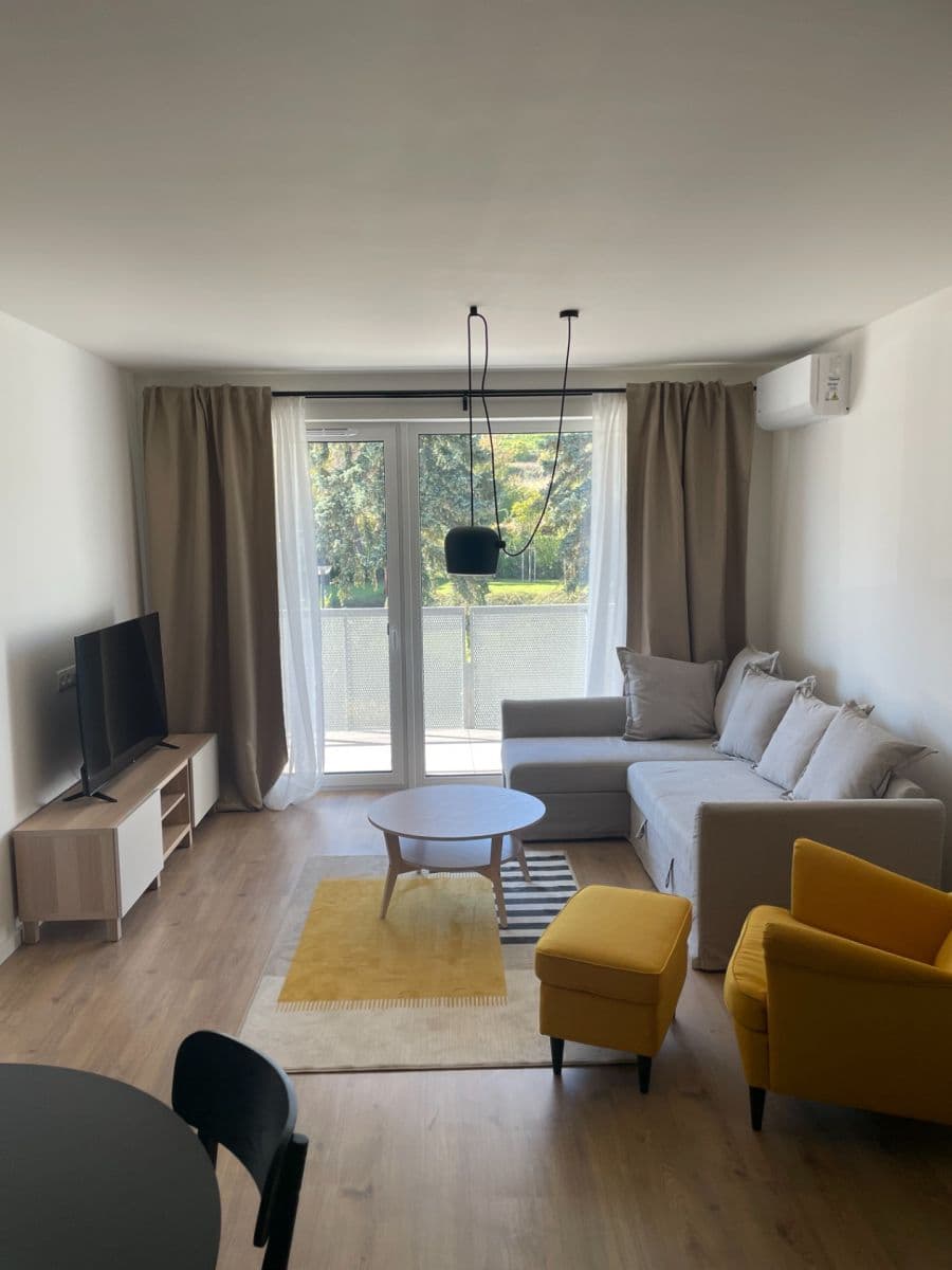 Prenájom bytu 2-izbový 55 m², Nové Mesto, Bratislavský kraj Prenájom bytu 2-izbový 55 m², Nové Mesto, Bratislavský kraj