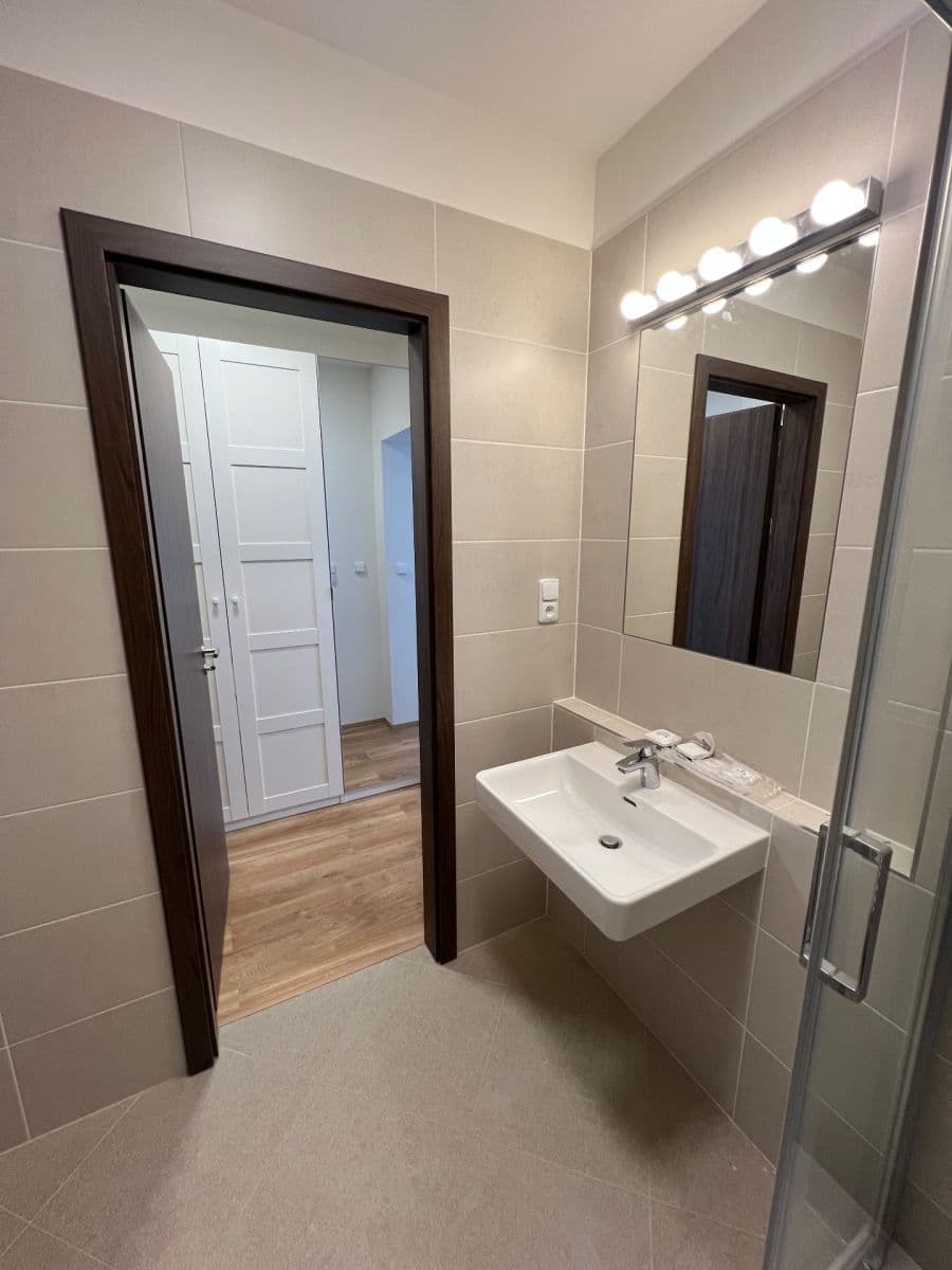 Prenájom bytu 1-izbový 25 m², Nádražní, Kralupy nad Vltavou, Středočeský kraj Prenájom bytu 1-izbový 25 m², Nádražní, Kralupy nad Vltavou, Středočeský kraj