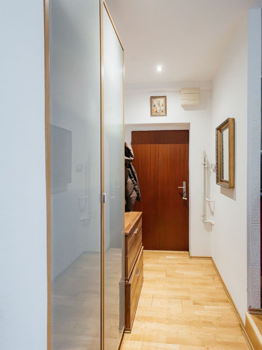 Prenájom bytu 2-izbový 55 m², nám. Edvarda Beneše, Kladno, Středočeský kraj Prenájom bytu 2-izbový 55 m², nám. Edvarda Beneše, Kladno, Středočeský kraj