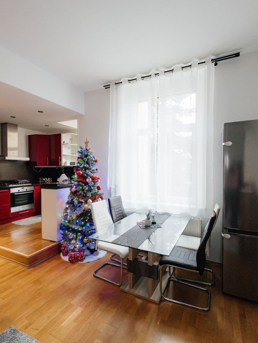 Prenájom bytu 2-izbový 55 m², nám. Edvarda Beneše, Kladno, Středočeský kraj Prenájom bytu 2-izbový 55 m², nám. Edvarda Beneše, Kladno, Středočeský kraj