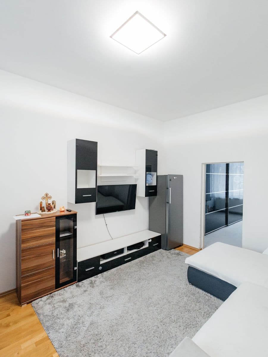 Prenájom bytu 2-izbový 55 m², nám. Edvarda Beneše, Kladno, Středočeský kraj Prenájom bytu 2-izbový 55 m², nám. Edvarda Beneše, Kladno, Středočeský kraj