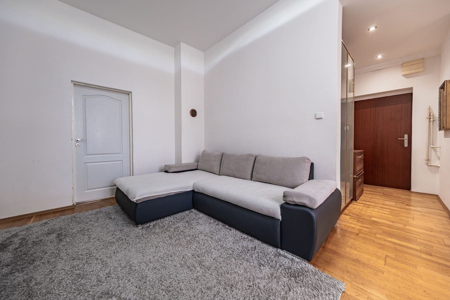 Prenájom bytu 2-izbový 55 m², nám. Edvarda Beneše, Kladno, Středočeský kraj Prenájom bytu 2-izbový 55 m², nám. Edvarda Beneše, Kladno, Středočeský kraj