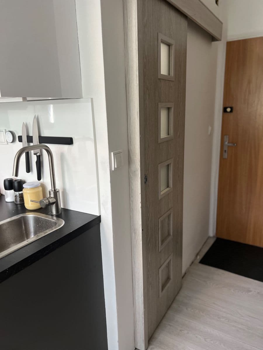 Prenájom bytu 1-izbový 20 m², Horolezecká, Praha, Praha Prenájom bytu 1-izbový 20 m², Horolezecká, Praha, Praha