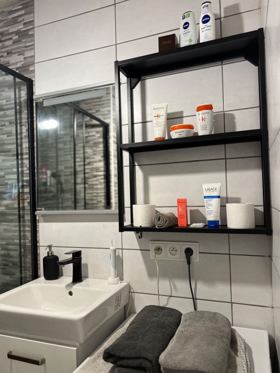 Prenájom bytu 1-izbový 20 m², Horolezecká, Praha, Praha Prenájom bytu 1-izbový 20 m², Horolezecká, Praha, Praha