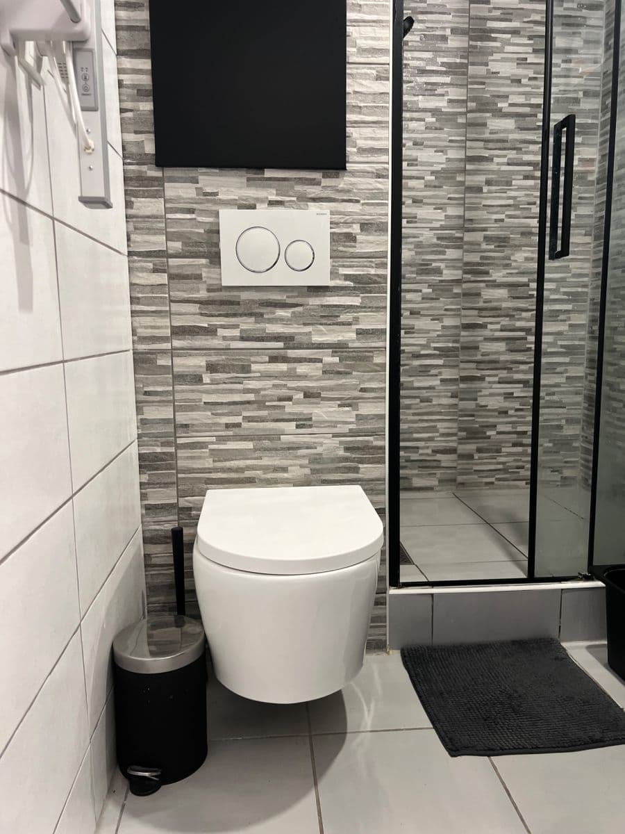 Prenájom bytu 1-izbový 20 m², Horolezecká, Praha, Praha Prenájom bytu 1-izbový 20 m², Horolezecká, Praha, Praha