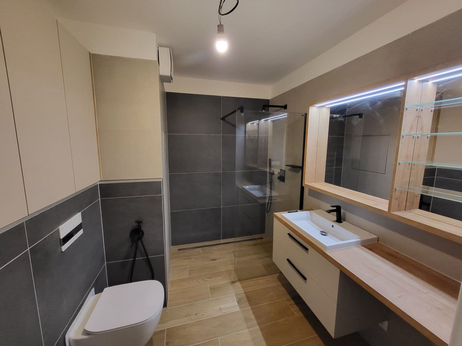 Prenájom bytu 2-izbový 68 m², Tomkova, Olomouc, Olomoucký kraj Prenájom bytu 2-izbový 68 m², Tomkova, Olomouc, Olomoucký kraj