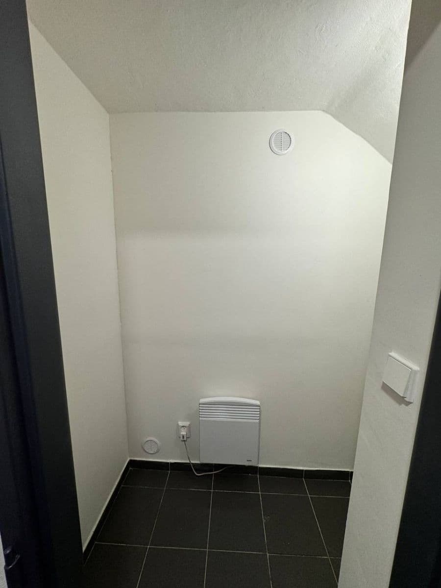 Prenájom bytu 2-izbový 39 m², Pivoňková, Praha, Praha Prenájom bytu 2-izbový 39 m², Pivoňková, Praha, Praha