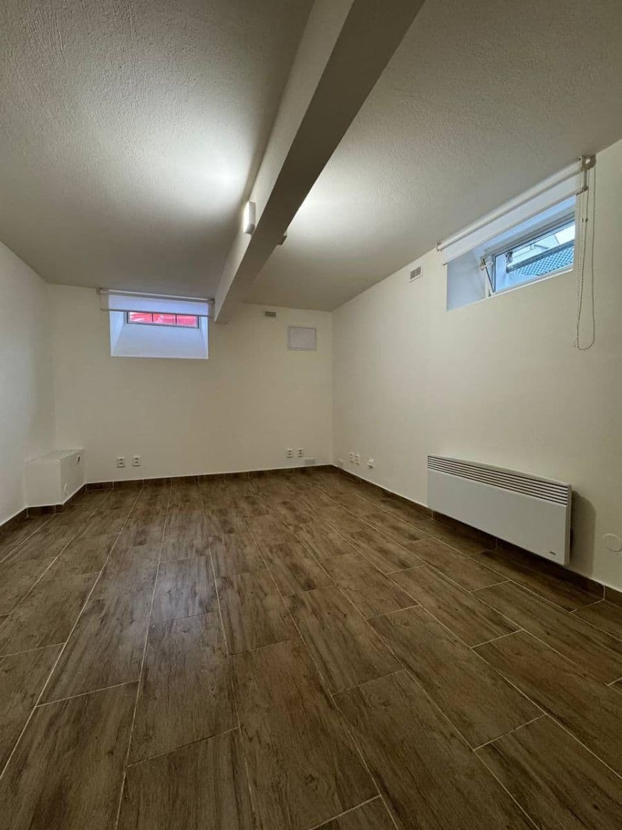 Prenájom bytu 2-izbový 39 m², Pivoňková, Praha, Praha Prenájom bytu 2-izbový 39 m², Pivoňková, Praha, Praha