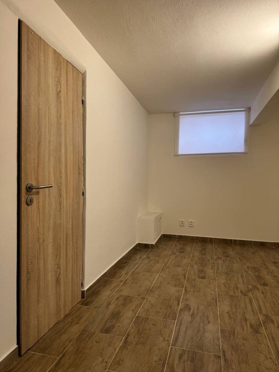 Prenájom bytu 2-izbový 39 m², Pivoňková, Praha, Praha Prenájom bytu 2-izbový 39 m², Pivoňková, Praha, Praha