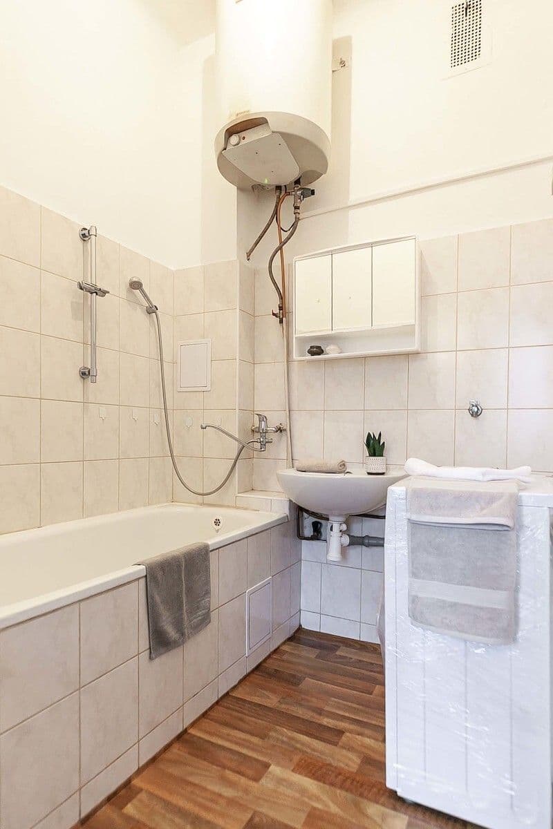 Predaj bytu 1-izbový 38 m², Tusarova, Praha, Praha Predaj bytu 1-izbový 38 m², Tusarova, Praha, Praha