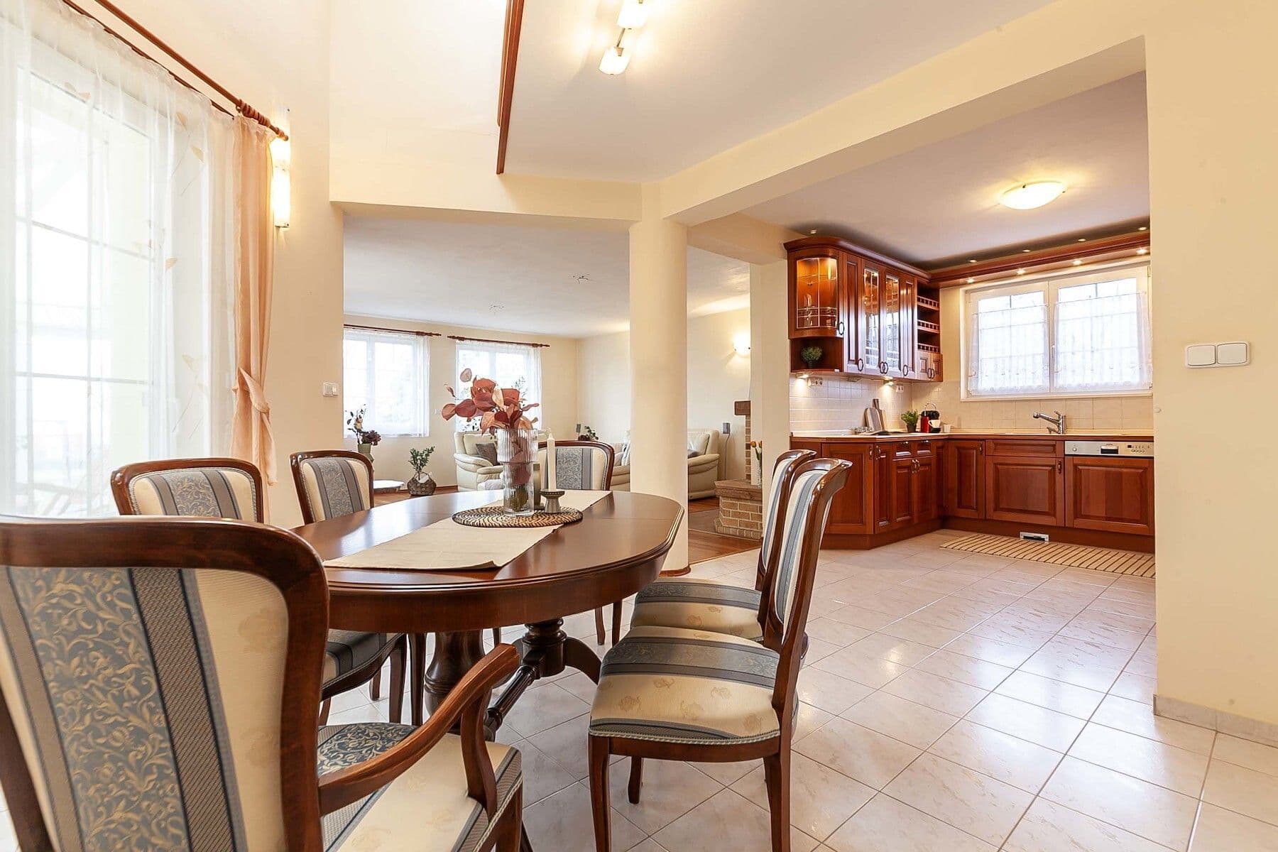 Predaj domu 348 m², pozemek 1.135 m², Sulice, Středočeský kraj Predaj domu 348 m², pozemek 1.135 m², Sulice, Středočeský kraj