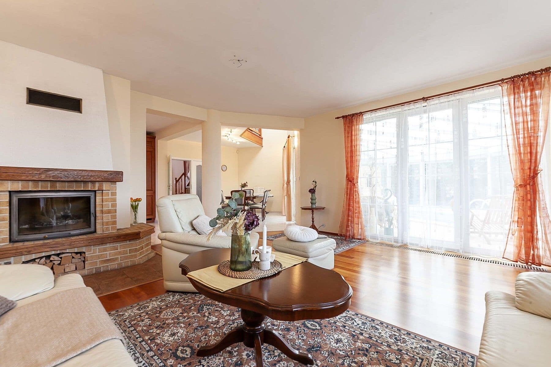 Predaj domu 348 m², pozemek 1.135 m², Sulice, Středočeský kraj Predaj domu 348 m², pozemek 1.135 m², Sulice, Středočeský kraj