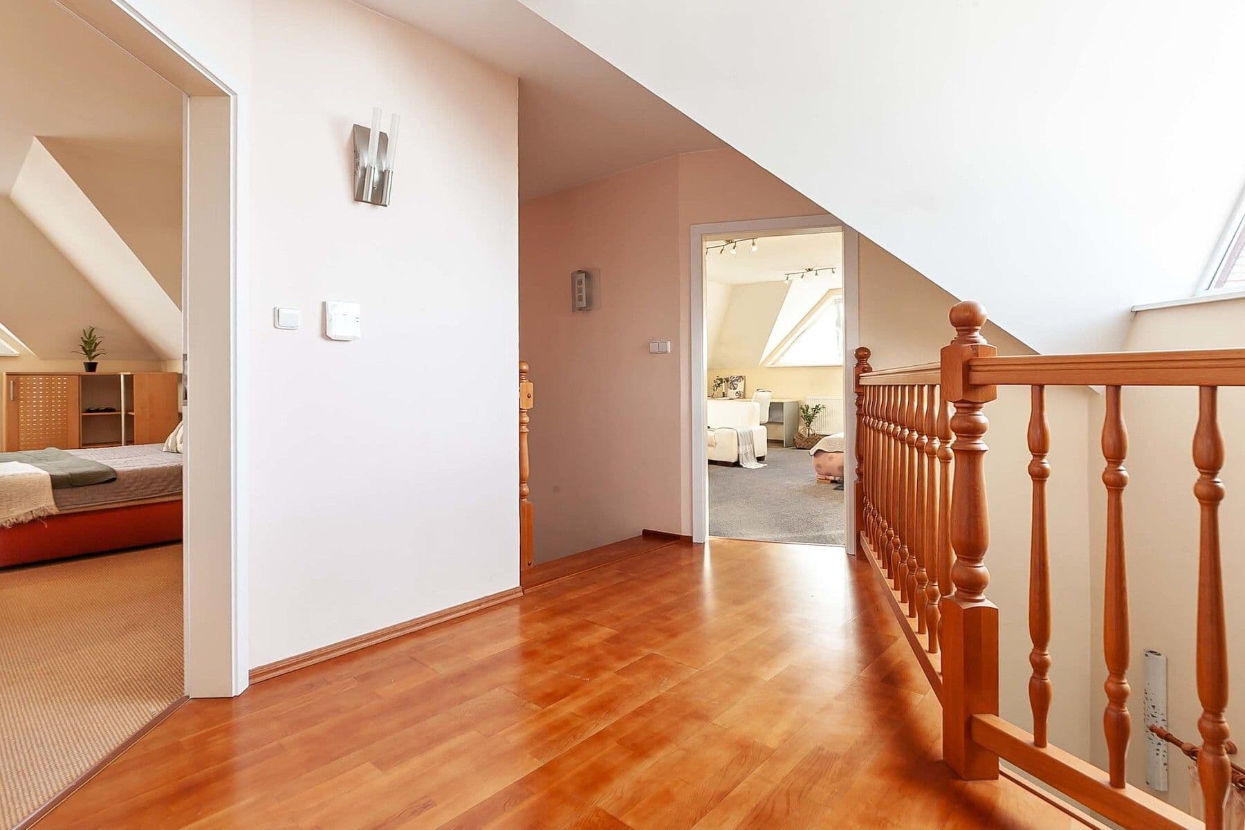 Predaj domu 348 m², pozemek 1.135 m², Sulice, Středočeský kraj Predaj domu 348 m², pozemek 1.135 m², Sulice, Středočeský kraj