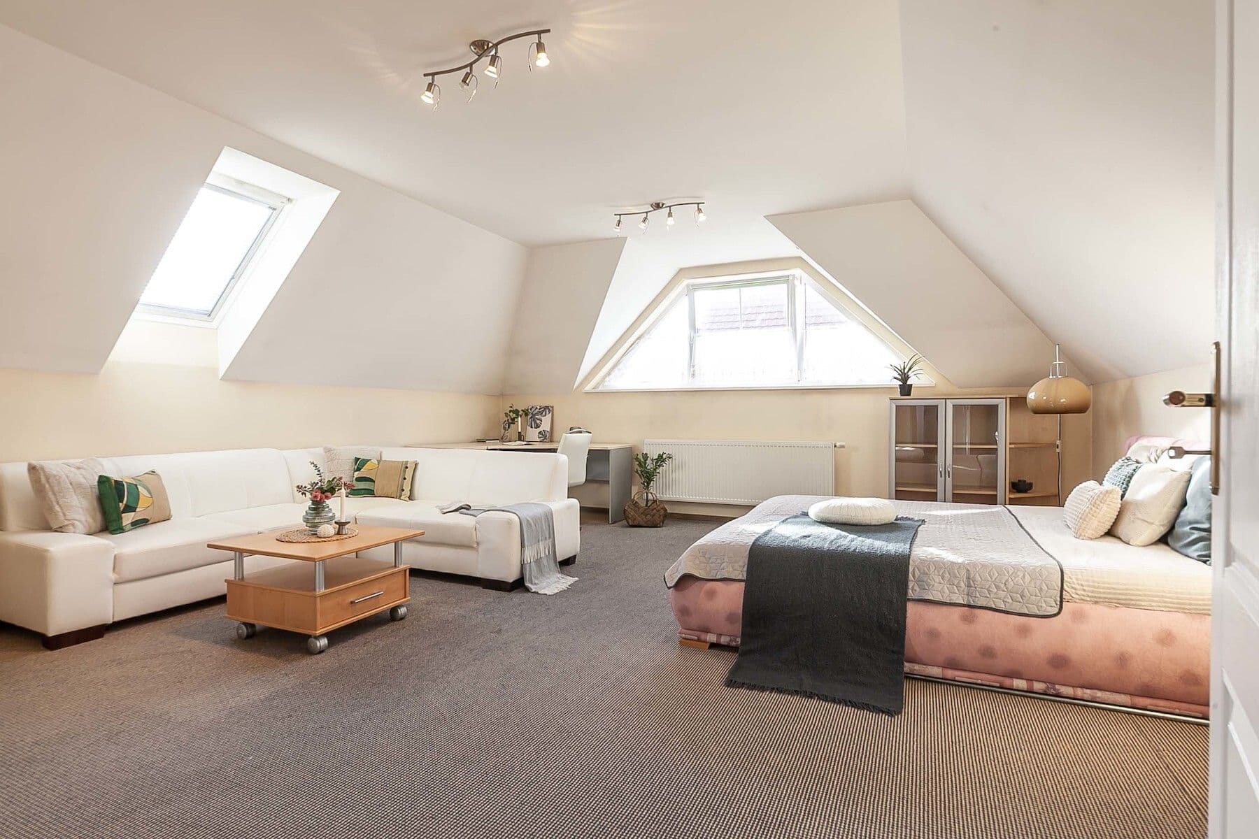 Predaj domu 348 m², pozemek 1.135 m², Sulice, Středočeský kraj Predaj domu 348 m², pozemek 1.135 m², Sulice, Středočeský kraj