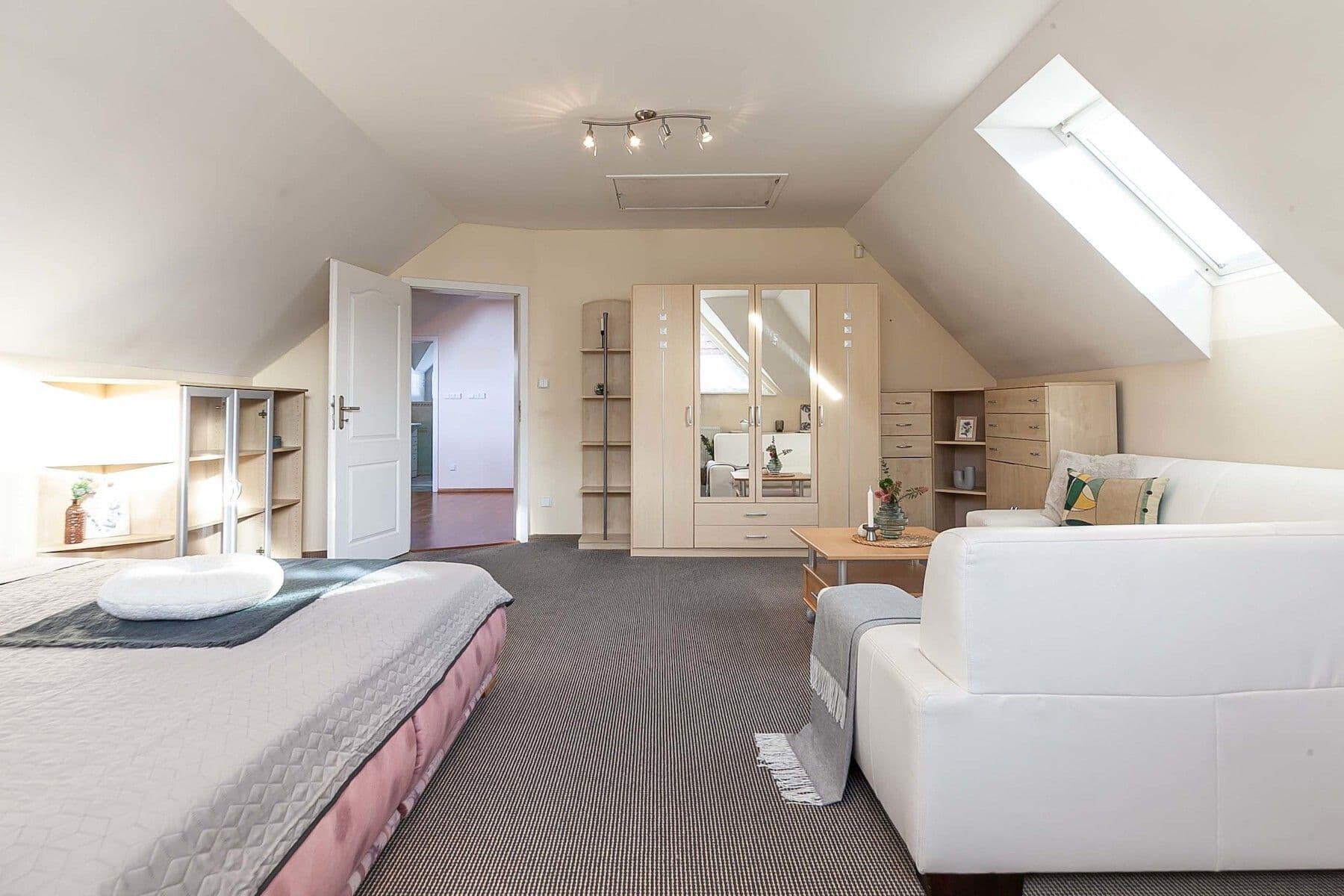 Predaj domu 348 m², pozemek 1.135 m², Sulice, Středočeský kraj Predaj domu 348 m², pozemek 1.135 m², Sulice, Středočeský kraj