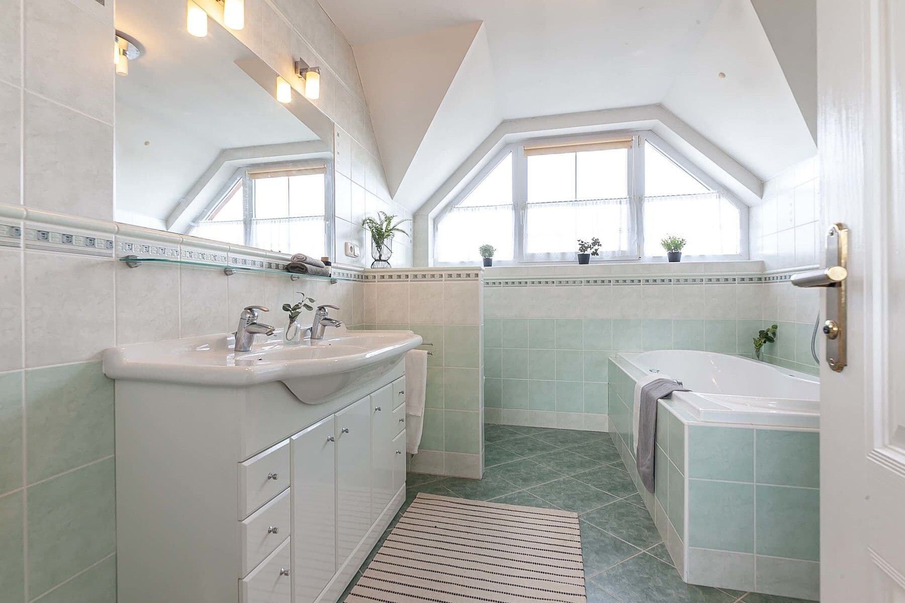 Predaj domu 348 m², pozemek 1.135 m², Sulice, Středočeský kraj Predaj domu 348 m², pozemek 1.135 m², Sulice, Středočeský kraj