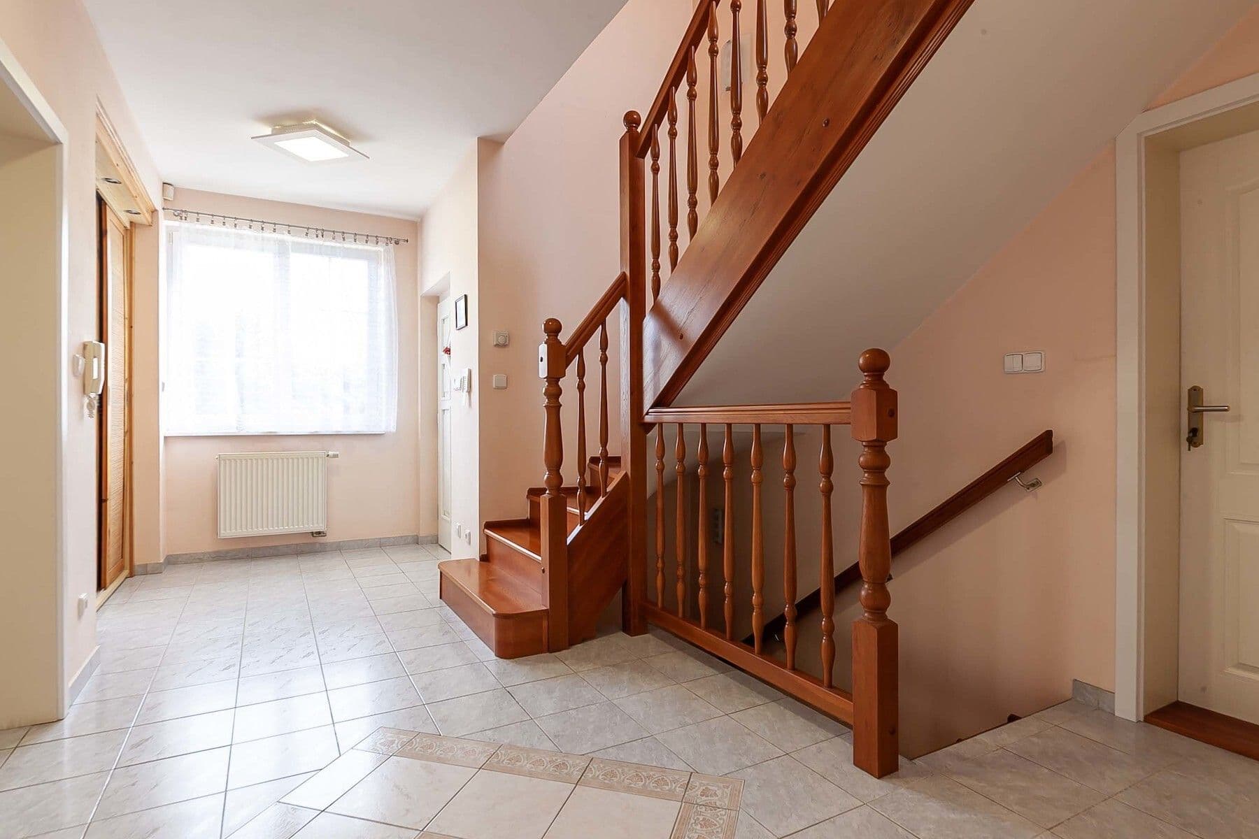 Predaj domu 348 m², pozemek 1.135 m², Sulice, Středočeský kraj Predaj domu 348 m², pozemek 1.135 m², Sulice, Středočeský kraj