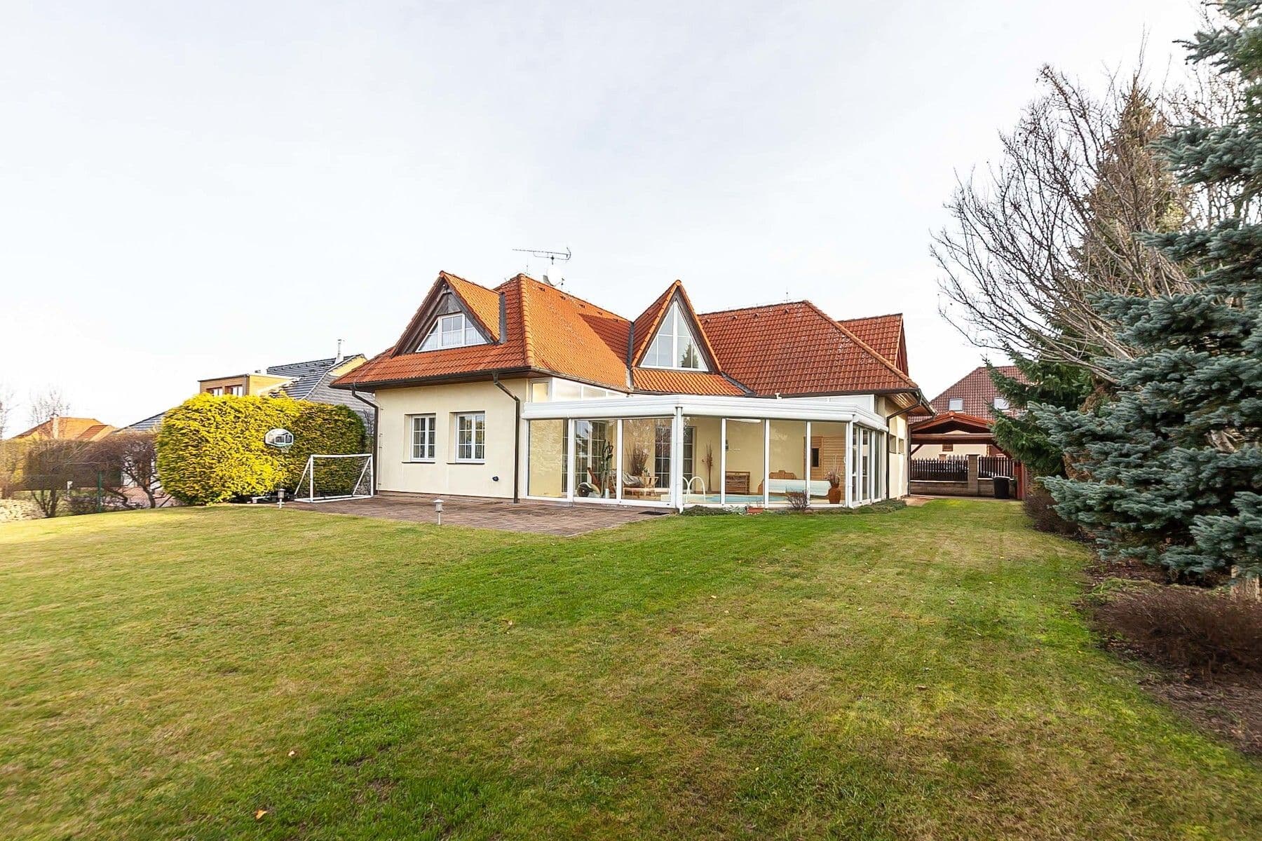 Predaj domu 348 m², pozemek 1.135 m², Sulice, Středočeský kraj Predaj domu 348 m², pozemek 1.135 m², Sulice, Středočeský kraj