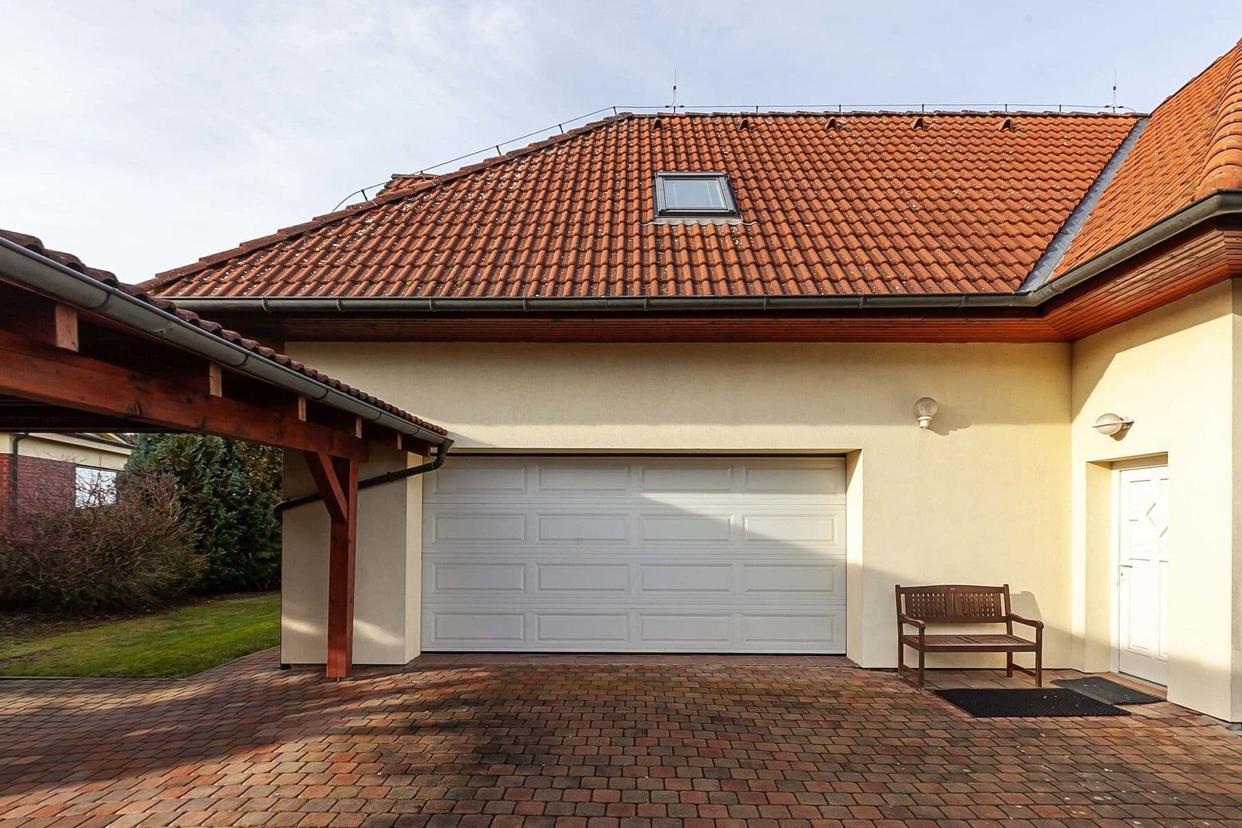 Predaj domu 348 m², pozemek 1.135 m², Sulice, Středočeský kraj Predaj domu 348 m², pozemek 1.135 m², Sulice, Středočeský kraj