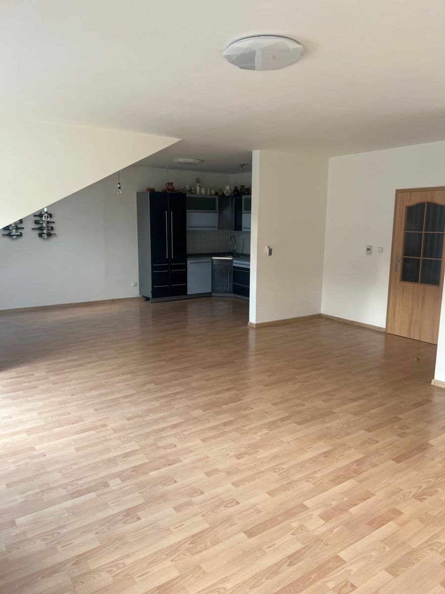 Prenájom bytu 3-izbový 95 m², Na Neklance, Praha, Praha Prenájom bytu 3-izbový 95 m², Na Neklance, Praha, Praha