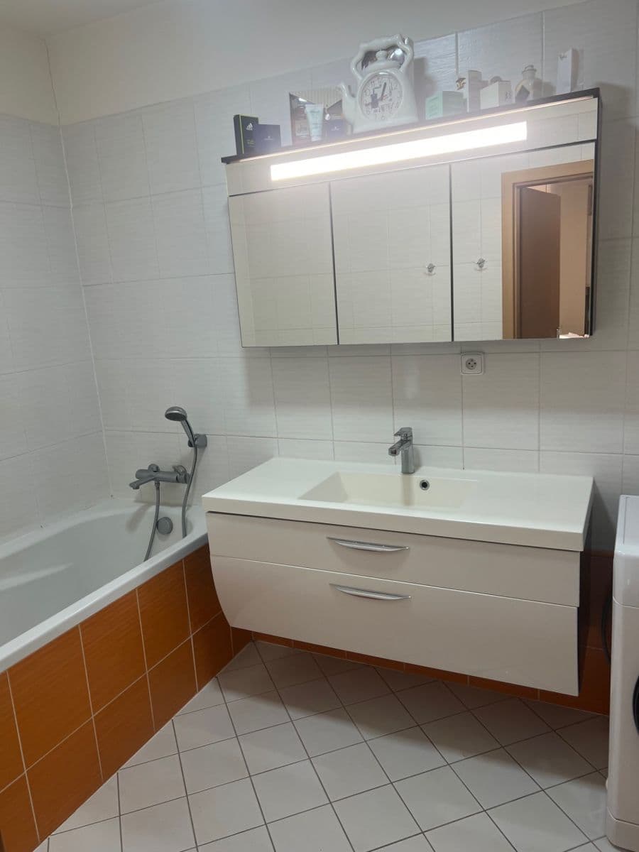 Prenájom bytu 3-izbový 95 m², Na Neklance, Praha, Praha Prenájom bytu 3-izbový 95 m², Na Neklance, Praha, Praha