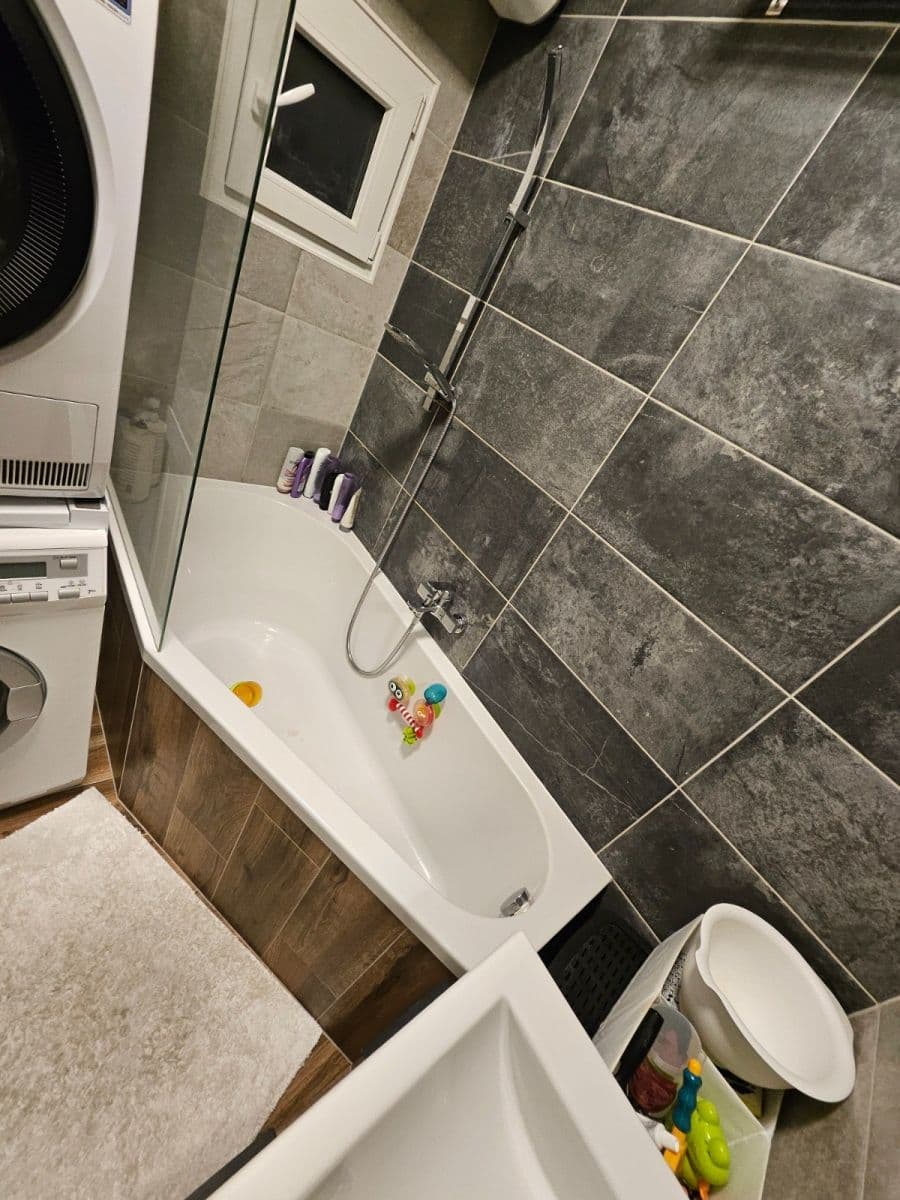 Prenájom bytu 3-izbový 60 m², Velvarská, Praha, Praha Prenájom bytu 3-izbový 60 m², Velvarská, Praha, Praha