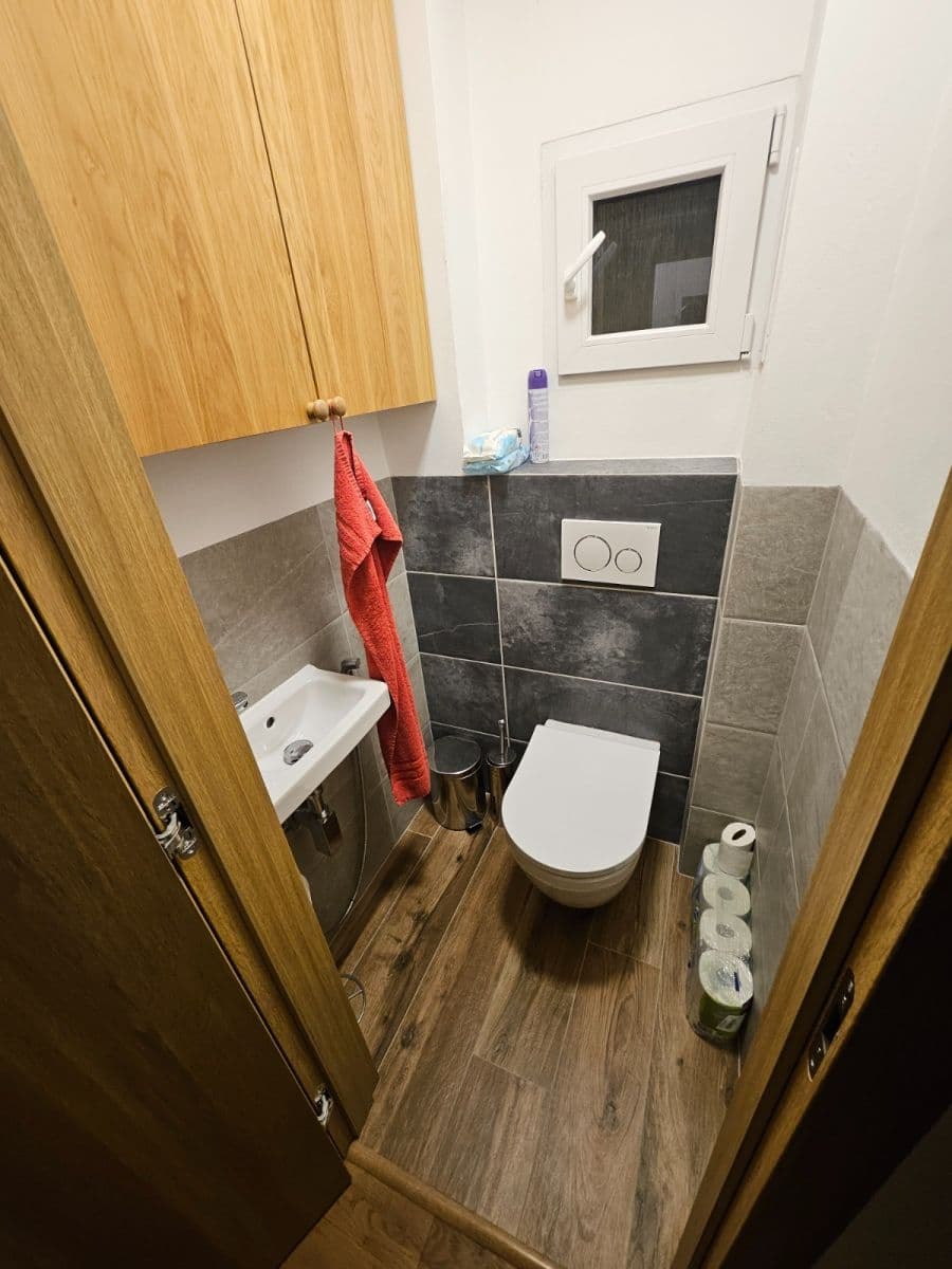 Prenájom bytu 3-izbový 60 m², Velvarská, Praha, Praha Prenájom bytu 3-izbový 60 m², Velvarská, Praha, Praha