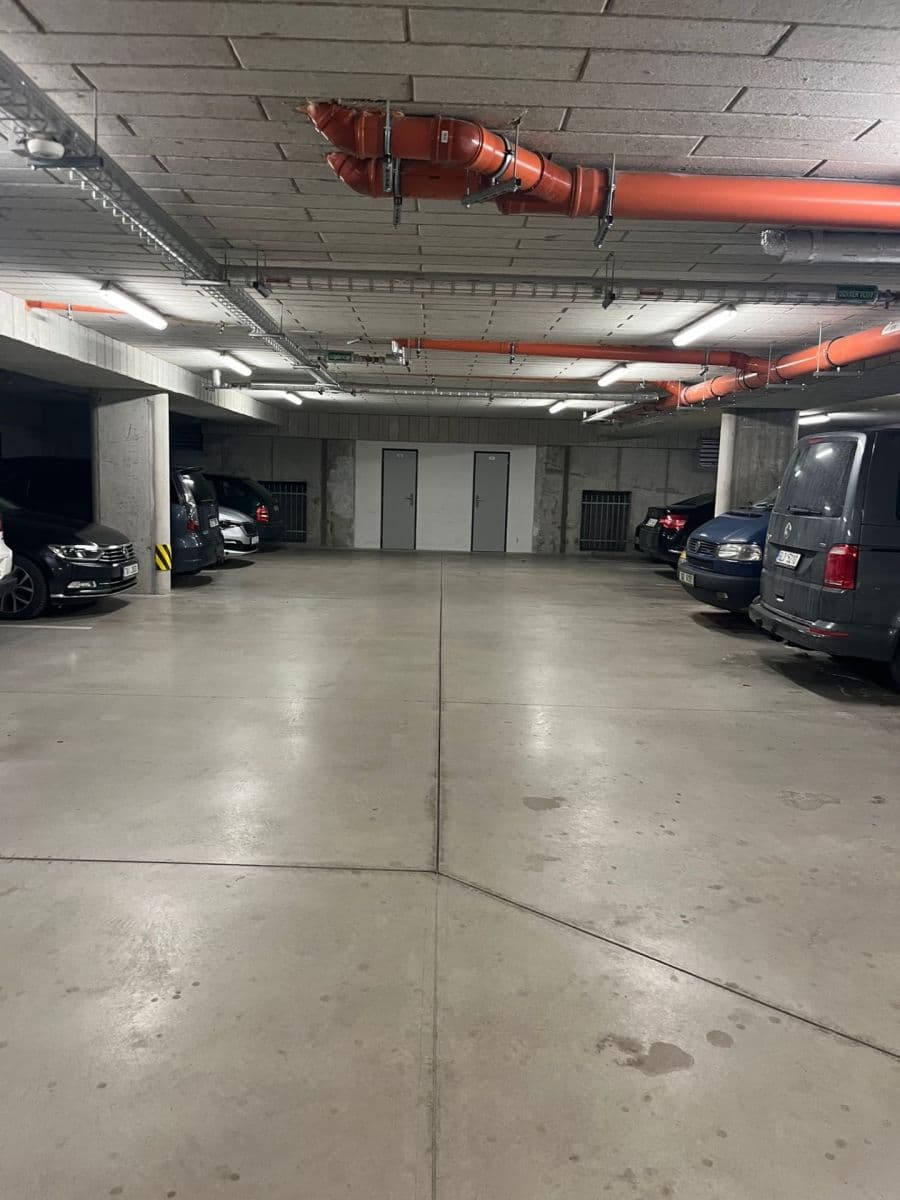 Prenájom garáže 11 m², Čechova, Poděbrady, Středočeský kraj Prenájom garáže 11 m², Čechova, Poděbrady, Středočeský kraj