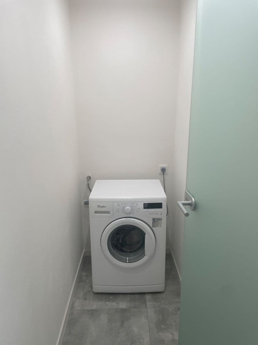 Prenájom bytu 3-izbový 81 m², Litovická, Hostivice, Středočeský kraj Prenájom bytu 3-izbový 81 m², Litovická, Hostivice, Středočeský kraj