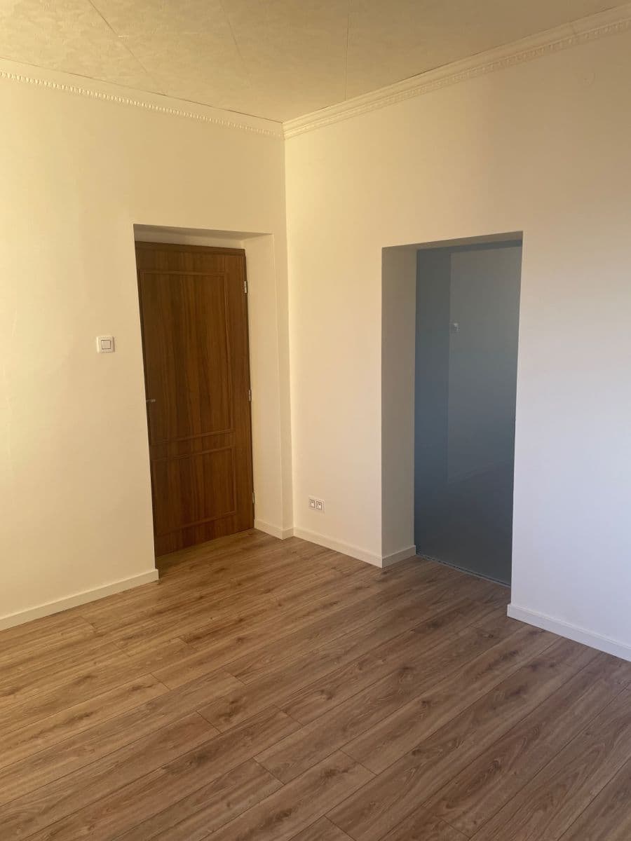 Prenájom bytu 3-izbový 81 m², Litovická, Hostivice, Středočeský kraj Prenájom bytu 3-izbový 81 m², Litovická, Hostivice, Středočeský kraj