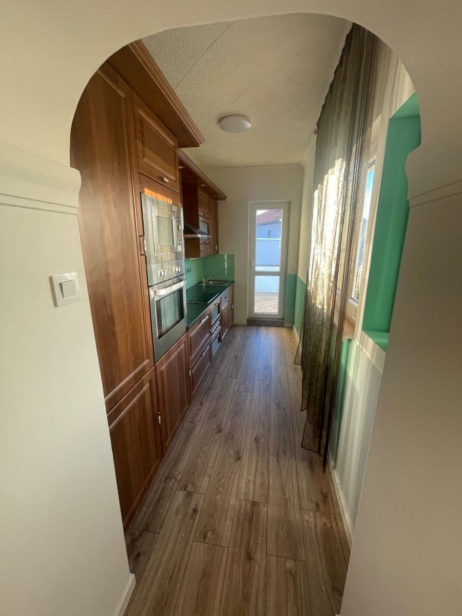 Prenájom bytu 3-izbový 81 m², Litovická, Hostivice, Středočeský kraj Prenájom bytu 3-izbový 81 m², Litovická, Hostivice, Středočeský kraj