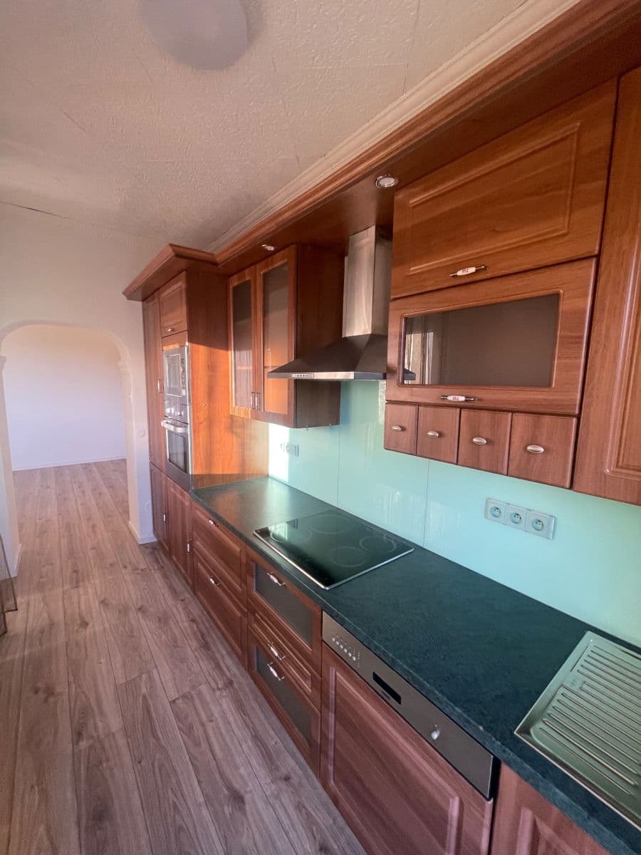 Prenájom bytu 3-izbový 81 m², Litovická, Hostivice, Středočeský kraj Prenájom bytu 3-izbový 81 m², Litovická, Hostivice, Středočeský kraj