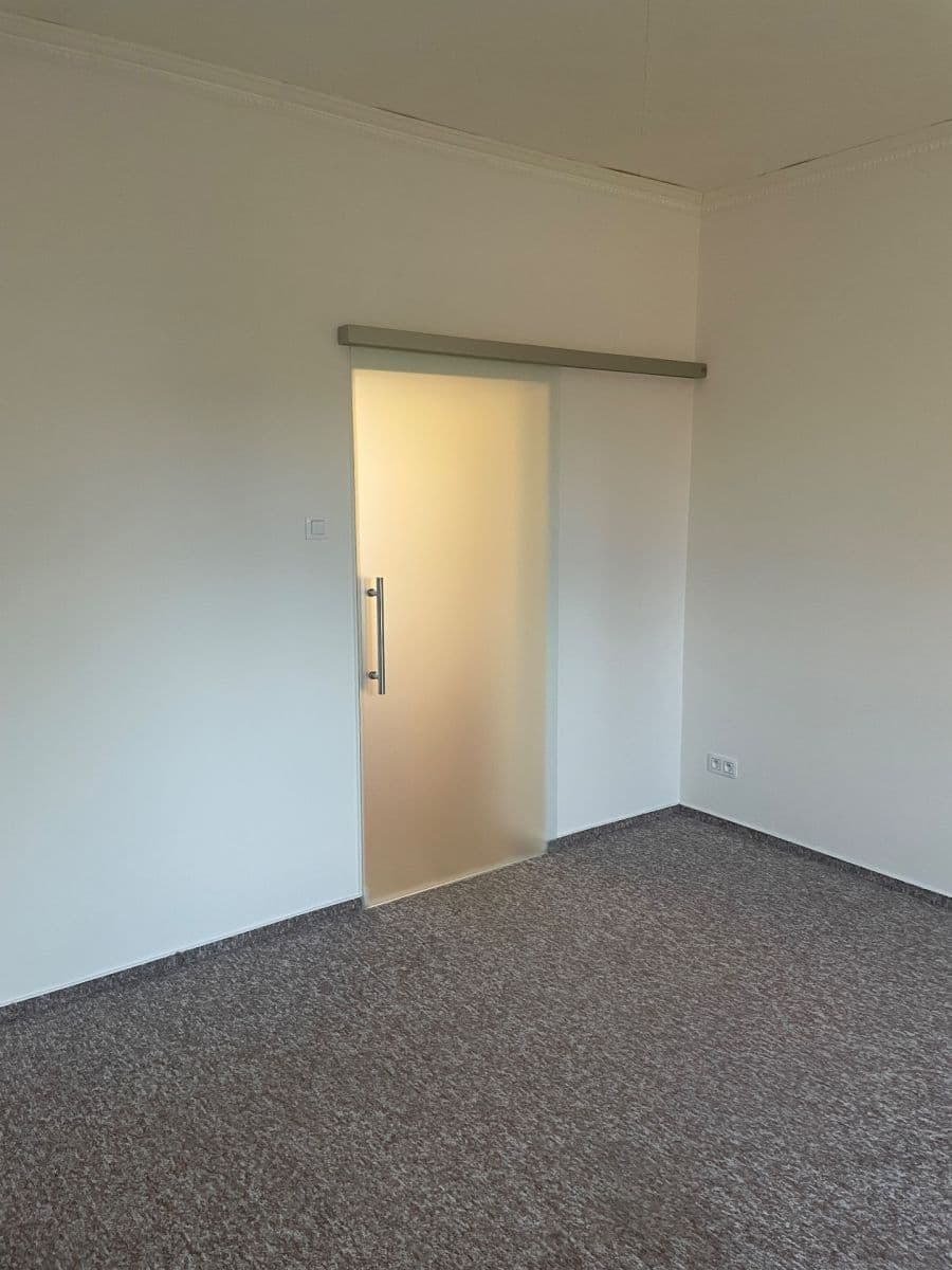 Prenájom bytu 3-izbový 81 m², Litovická, Hostivice, Středočeský kraj Prenájom bytu 3-izbový 81 m², Litovická, Hostivice, Středočeský kraj