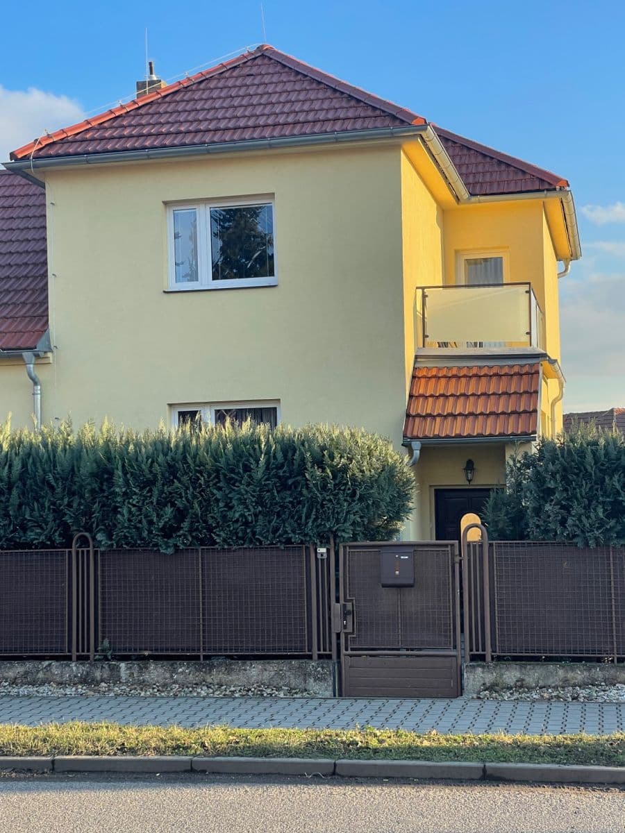 Prenájom bytu 3-izbový 81 m², Litovická, Hostivice, Středočeský kraj Prenájom bytu 3-izbový 81 m², Litovická, Hostivice, Středočeský kraj