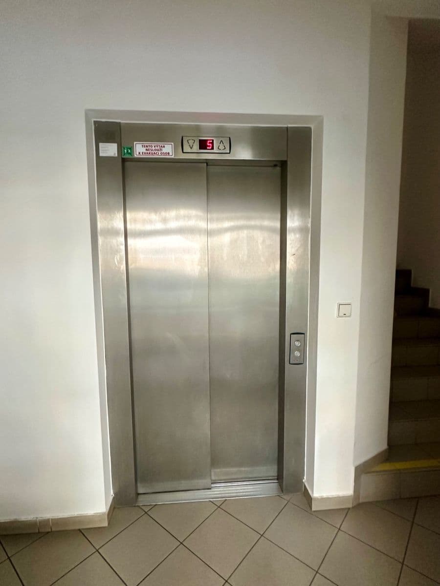 Predaj garáže 11 m², Praha, Praha Predaj garáže 11 m², Praha, Praha