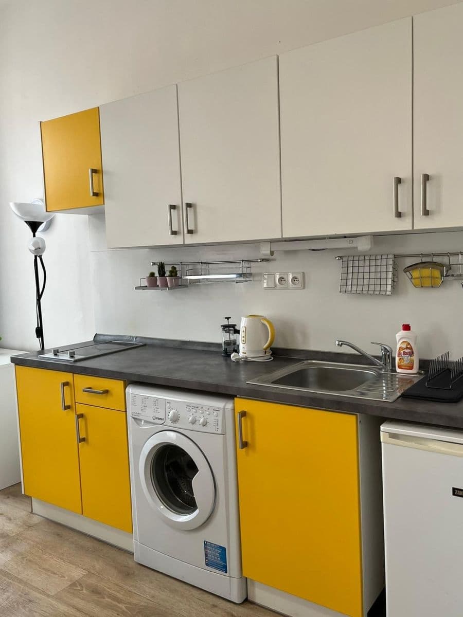 Prenájom bytu 1-izbový 30 m², Víta Nejedlého, Praha, Praha Prenájom bytu 1-izbový 30 m², Víta Nejedlého, Praha, Praha