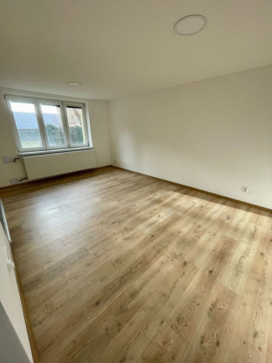 Prenájom bytu 1-izbový 30 m², náměstí Svaté Hedviky, Opava, Moravskoslezský kraj Prenájom bytu 1-izbový 30 m², náměstí Svaté Hedviky, Opava, Moravskoslezský kraj